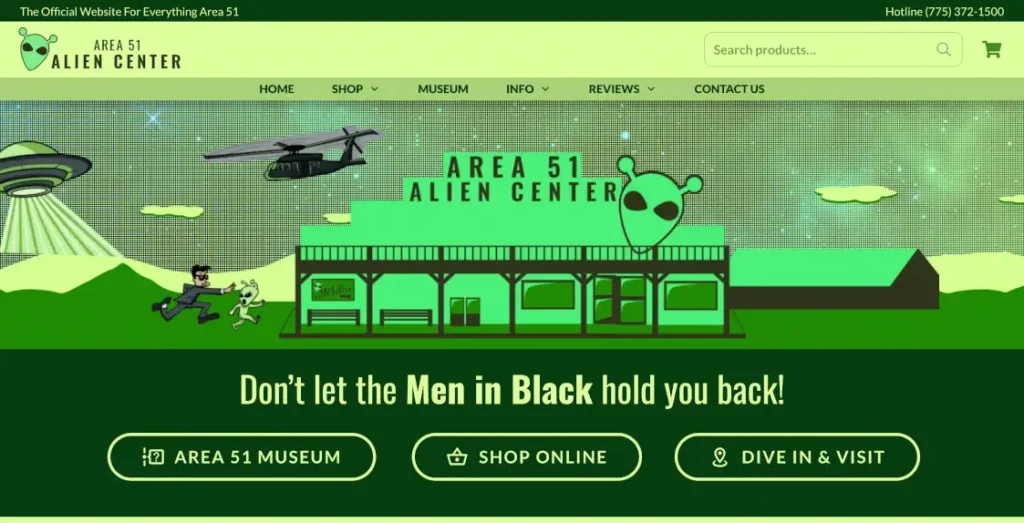 Screenshot du site web “Zone 51 Alien Center”, vert et jaune. On observe un homme en noir à lunettes courir après un extraterrestre, devant une supérette.