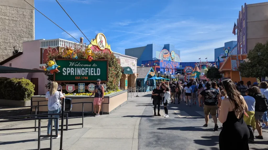 Entrée de la ville de Springfield, l’univers dédié aux Simsons, au sein du parc Universal Studio à Los Angeles.