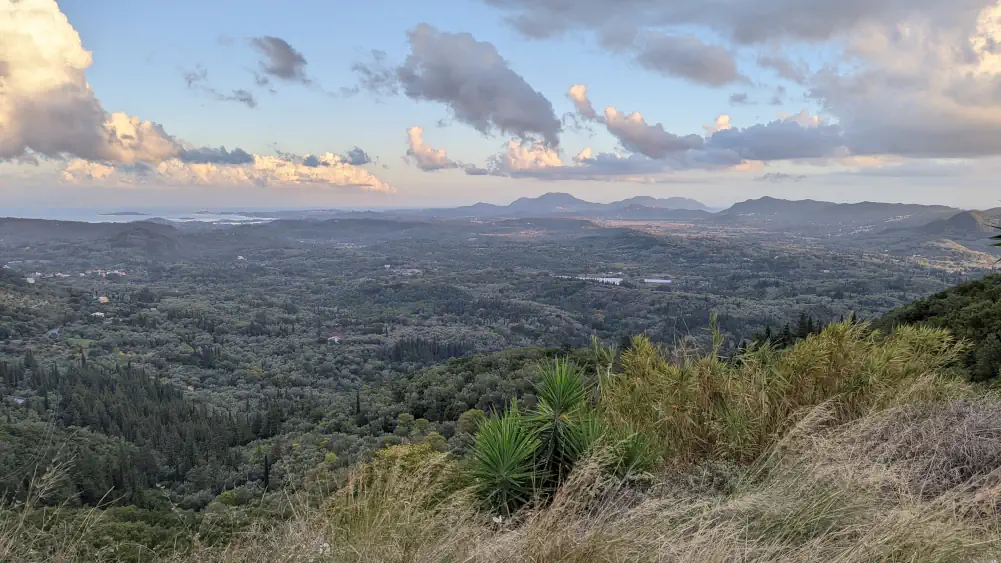 Vue sauvage sur l'ile grecque de Corfou