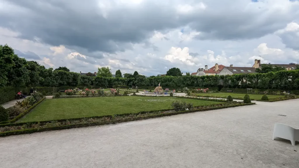 Vue sur le jardin du Bossuet de Meaux