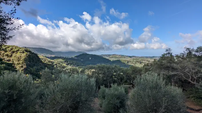 visiter corfou 1 semaine vue montagnes randonnee valanio sokraki