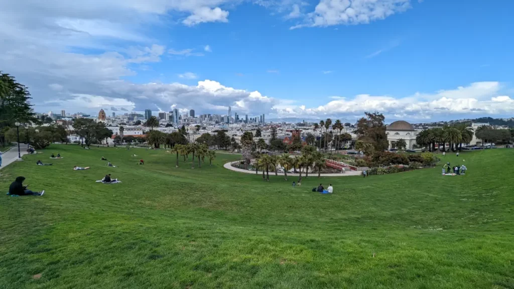 vue sur le quartier de mission district depuis le parc de dolores