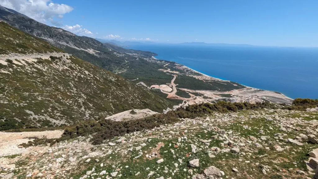 vue sur le littoral albanais et la mer ionienne